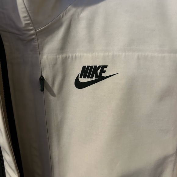 Nike rain jacket - Picture 2 of 7